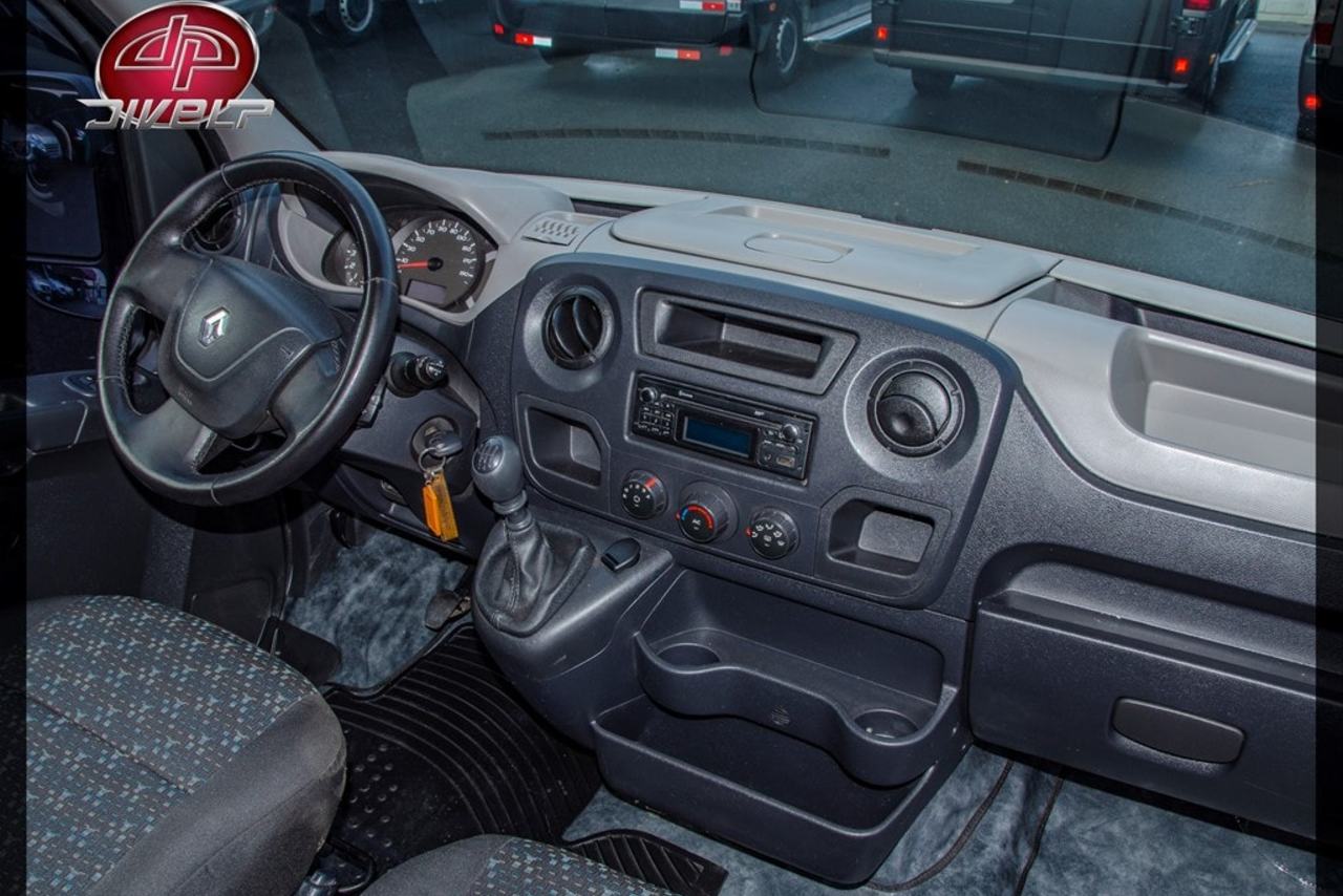 Renault Master Minibus - 15/16 4