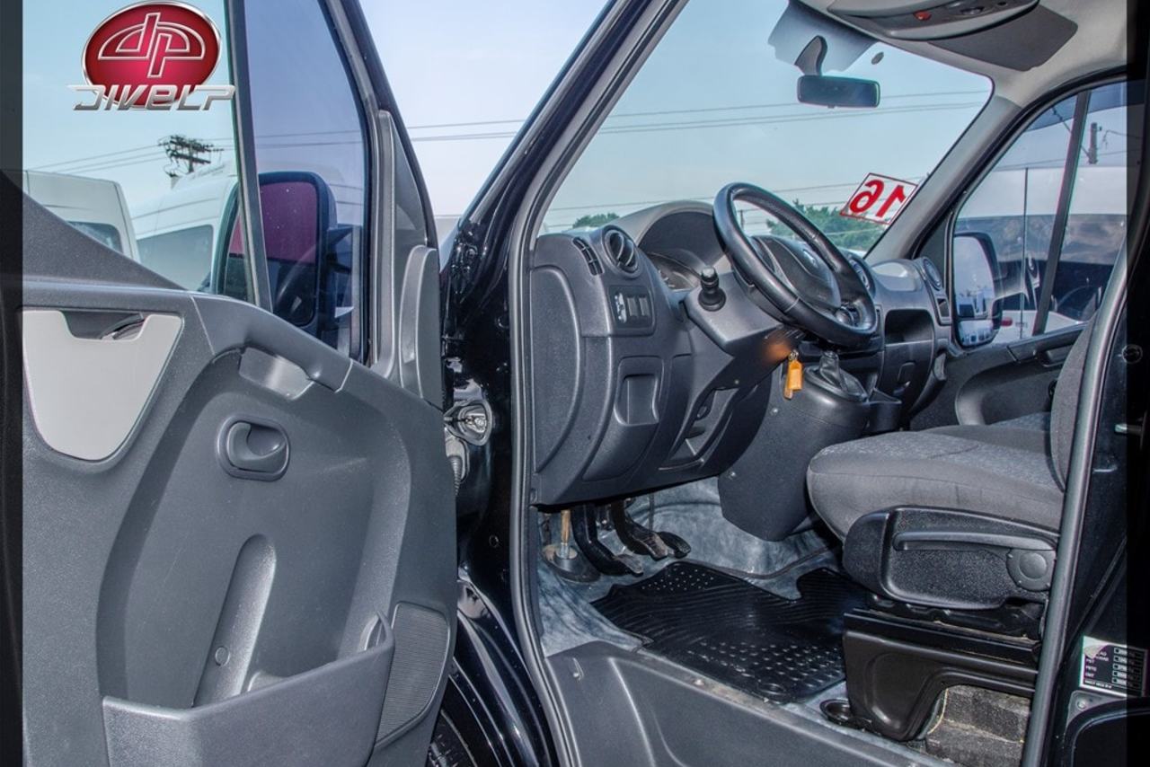 Renault Master Minibus - 15/16 8