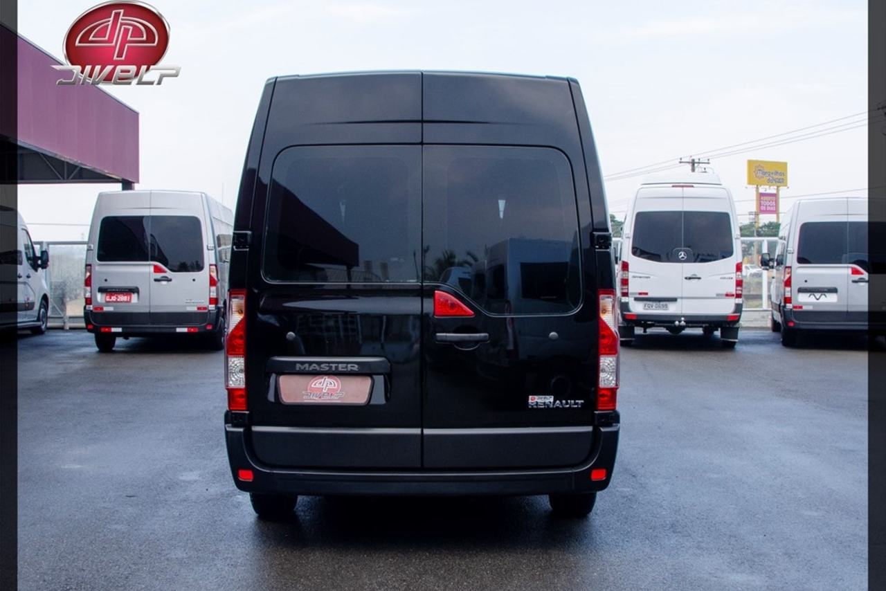 Renault Master Minibus - 15/16 9