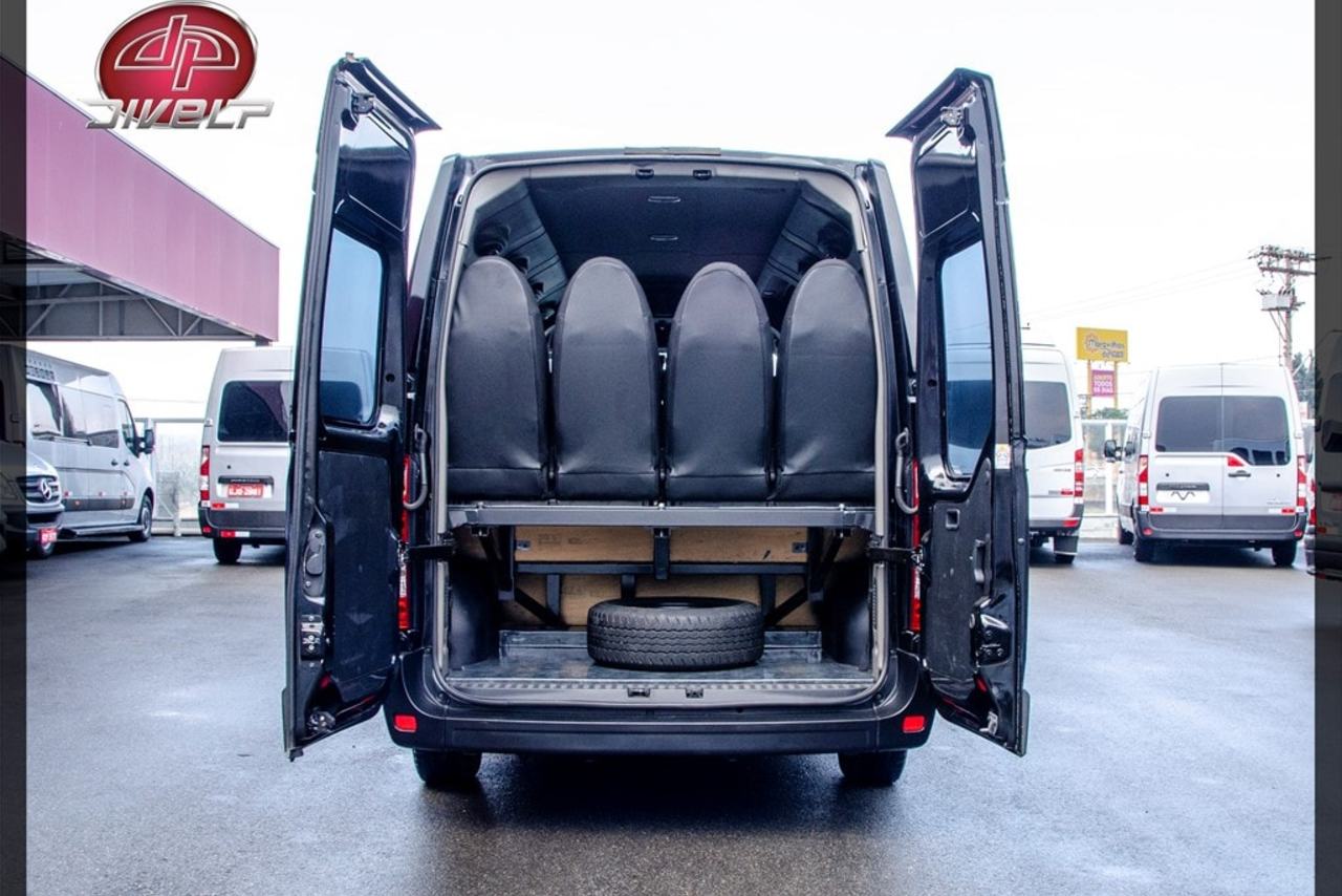 Renault Master Minibus - 15/16 10