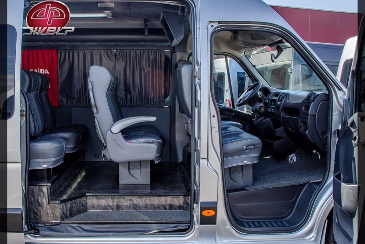 Renault Master Minibus - 16/17 5