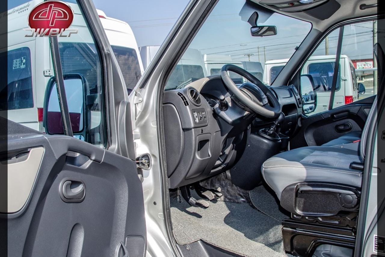 Renault Master Minibus - 16/17 6