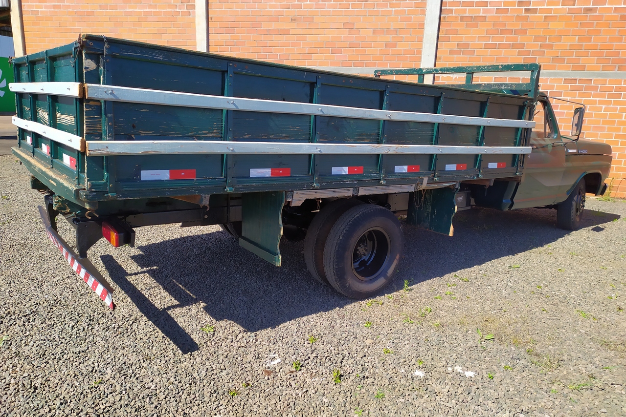 Ford F4000 - 77/77 2