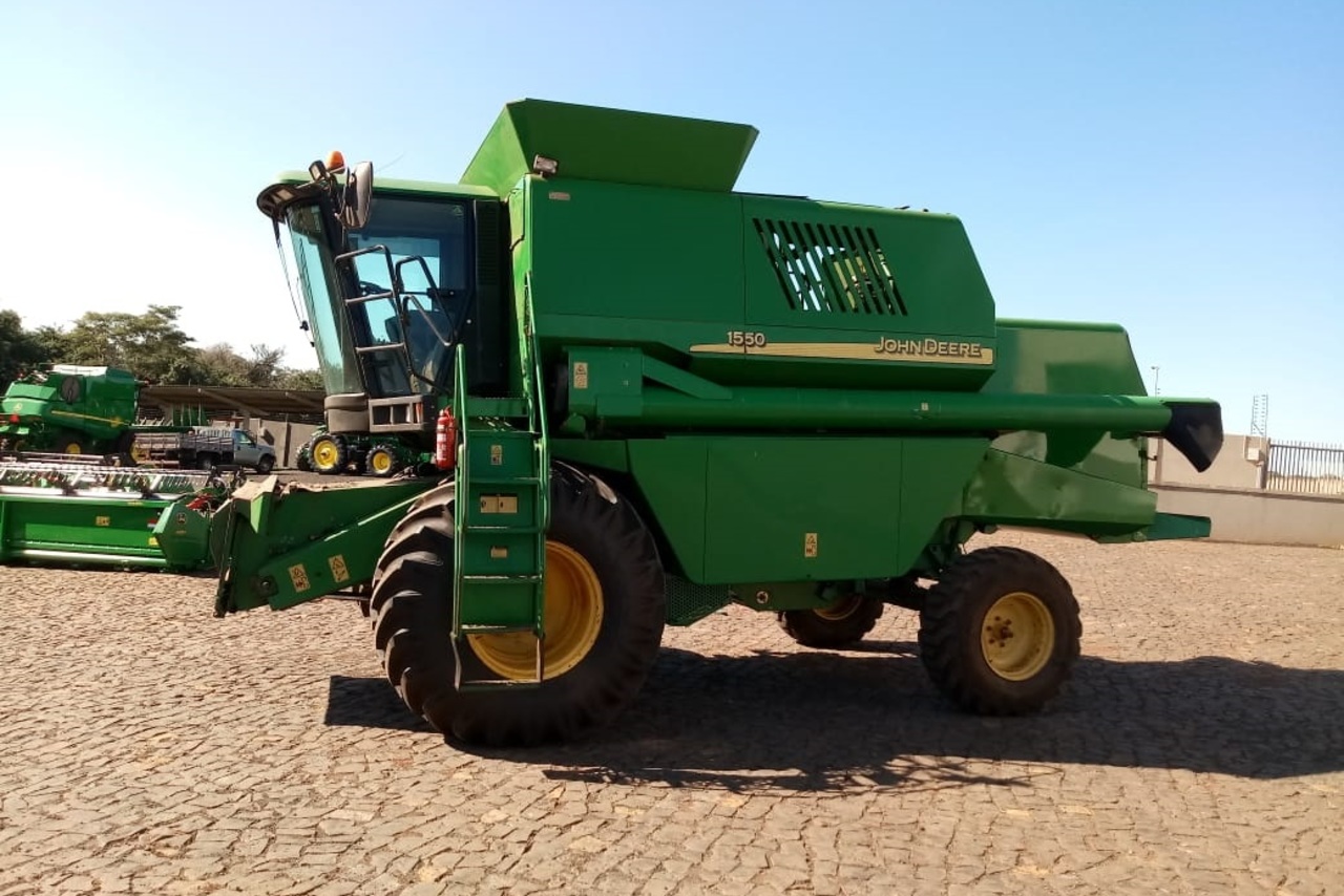 John Deere 1550 - 02/02 2