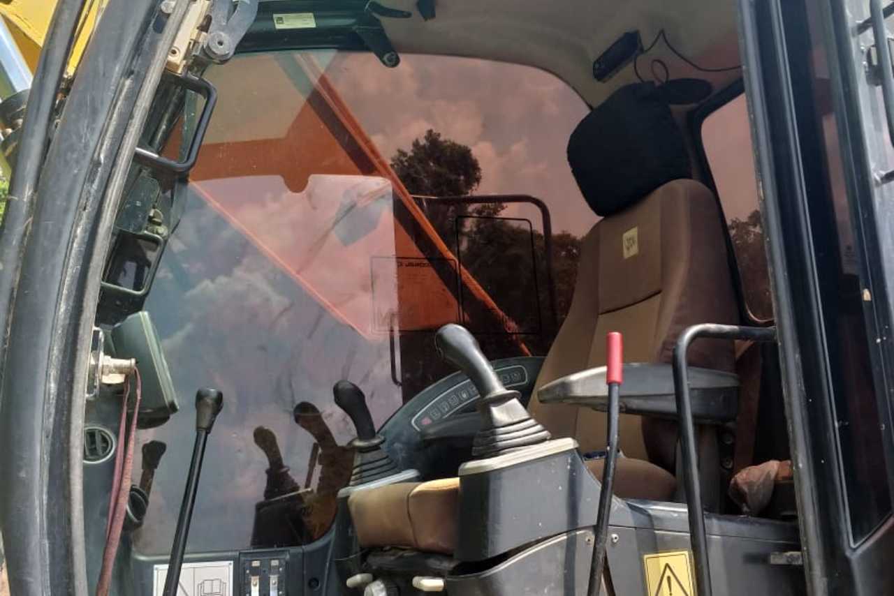 JCB JS200 LC - 12/12 8