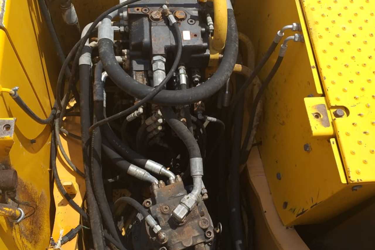 JCB JS200 LC - 12/12 9