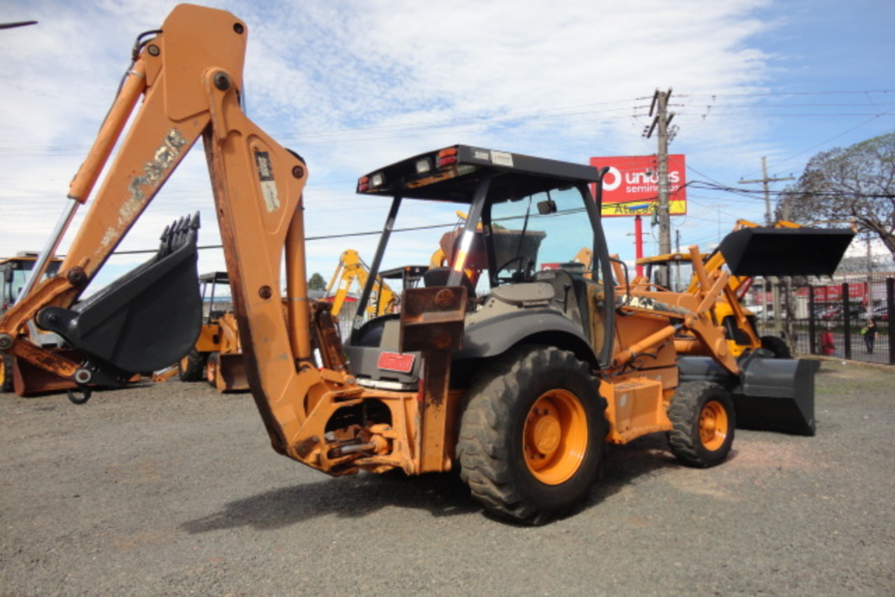 Case 580M - 08/08 4