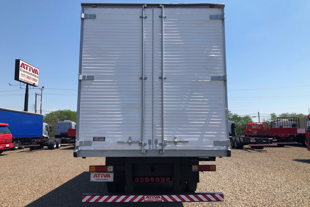 Mercedes Benz MB 1218 - 01/01 6