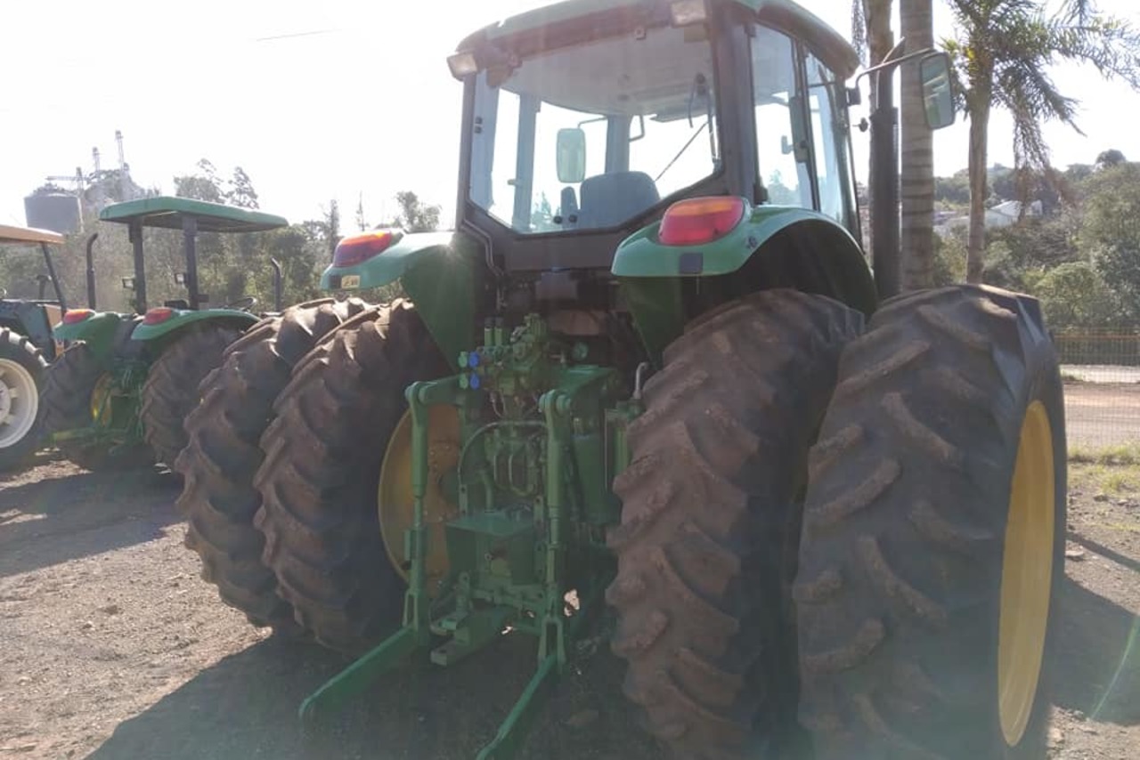 John Deere 6145J - 16 4