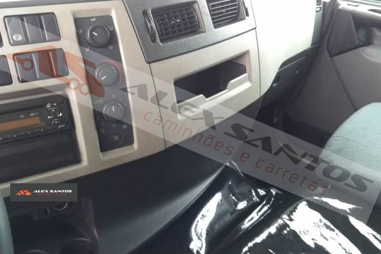 Volvo VM 330 - 12/12 12