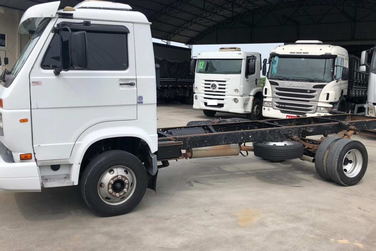 Volkswagen 8 120 - 04/04 6
