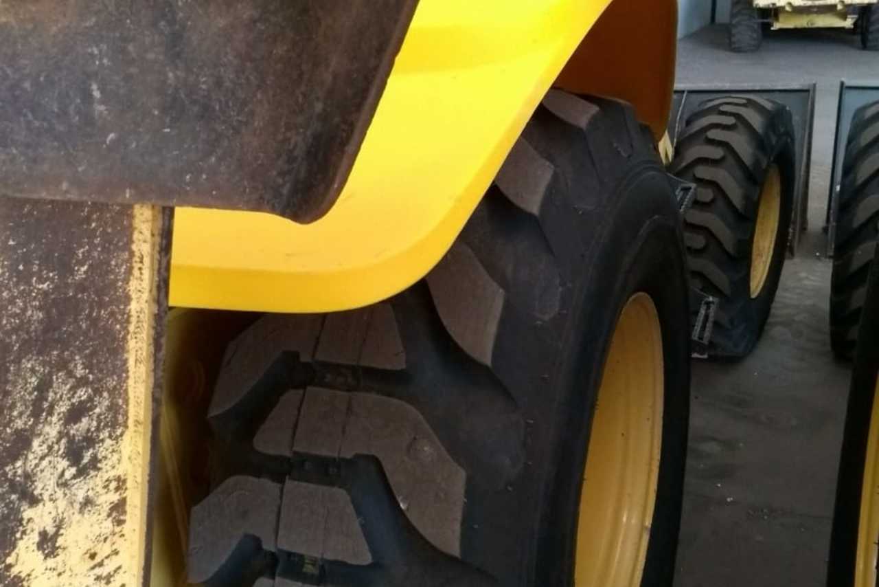 New Holland B95B - 13/13 9