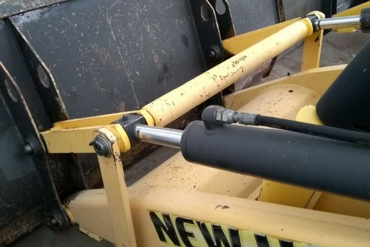 New Holland B95B - 13/13 11
