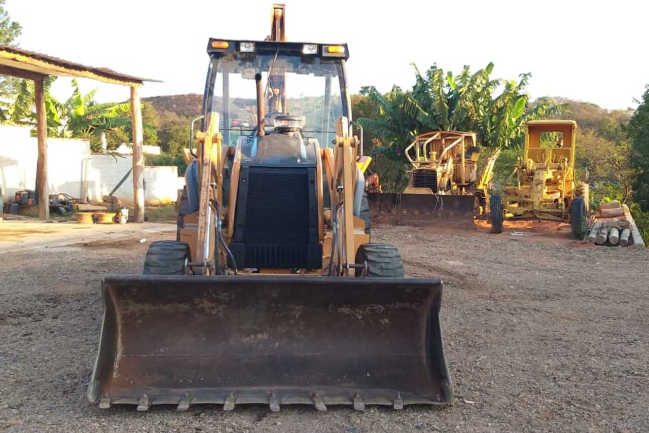 Case 580M - 08/08 4