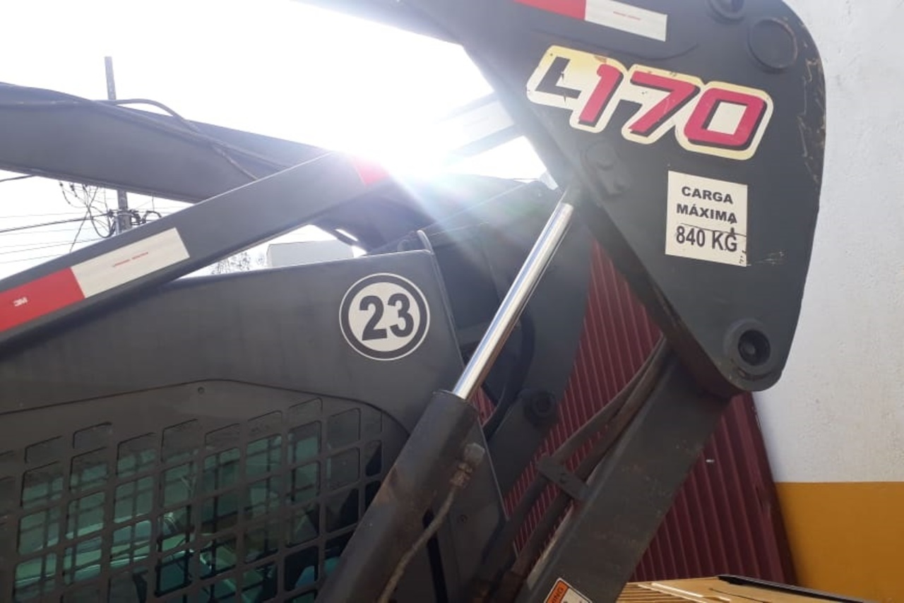 New Holland L 170 - 09/09 2