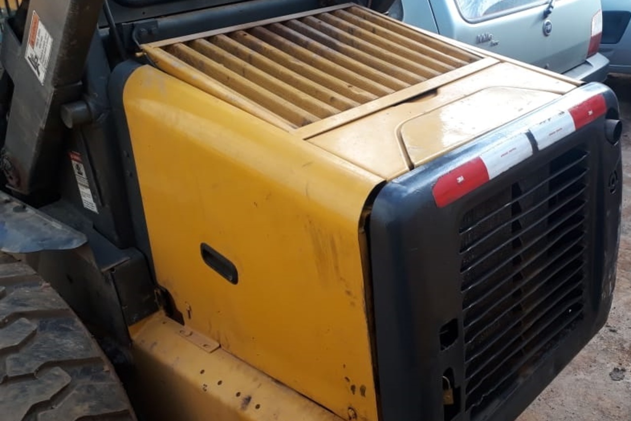 New Holland L 170 - 09/09 4