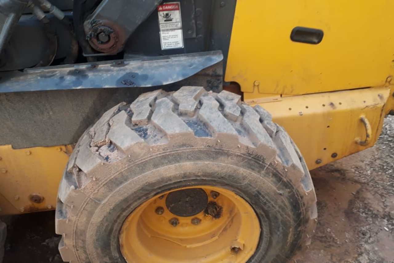 New Holland L 170 - 09/09 6