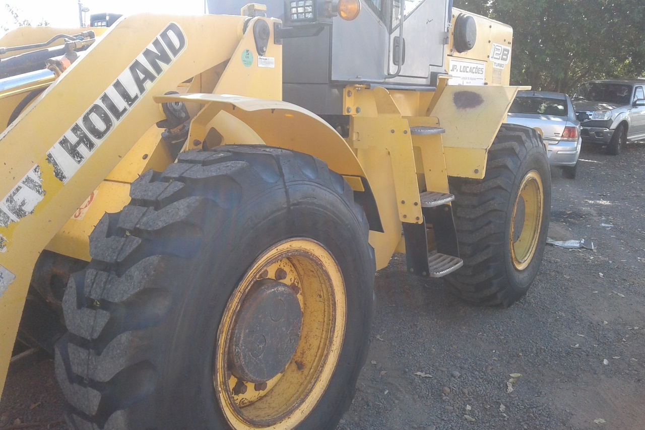 New Holland 12B - 08/08 3