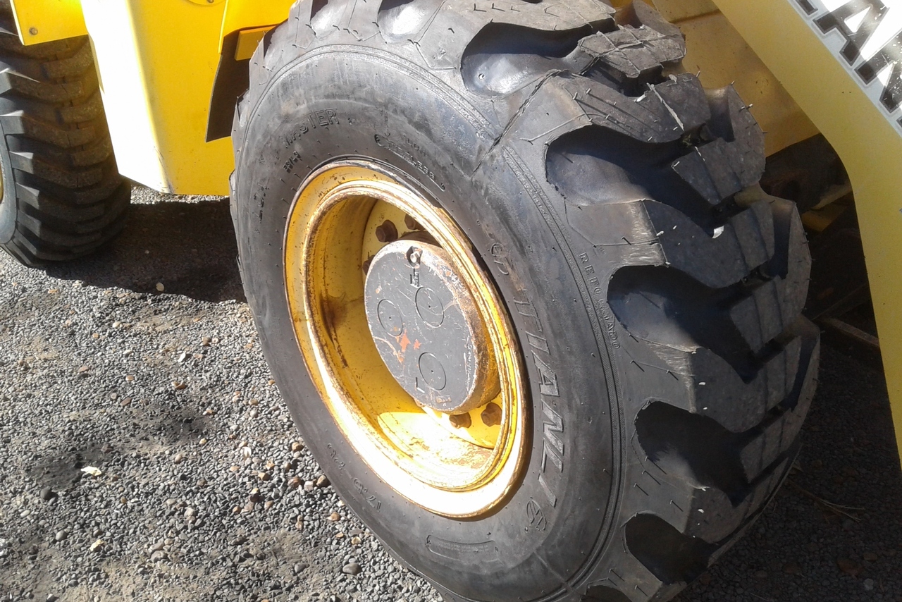 New Holland 12B - 08/08 4