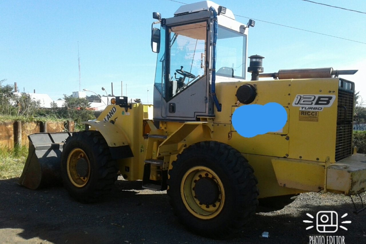 New Holland 12B - 08/08 5