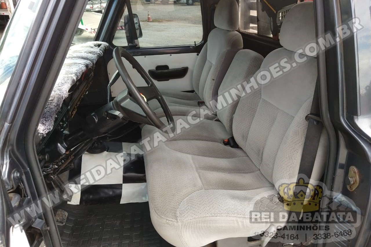 Ford F2000 - 90/90 12