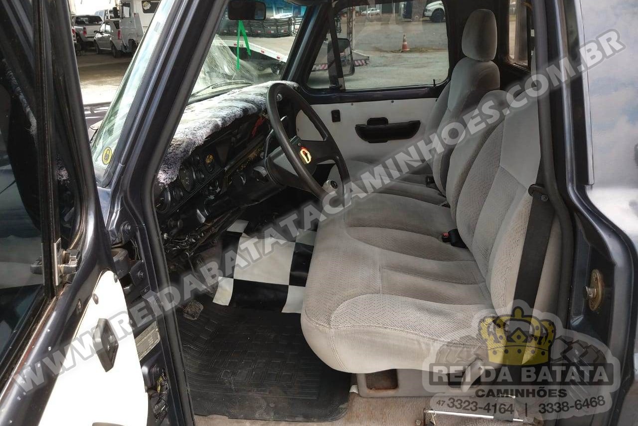 Ford F2000 - 90/90 13