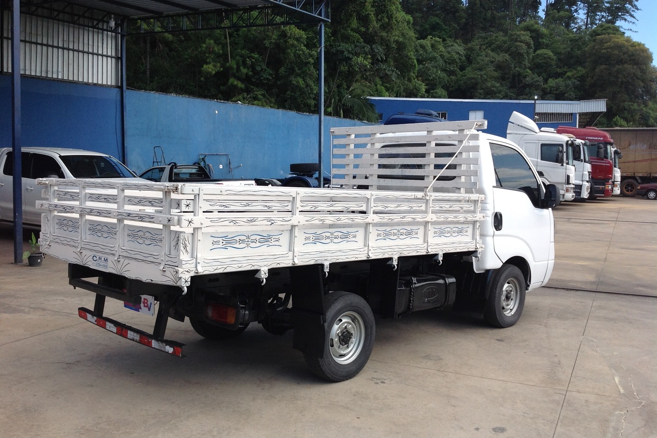 KIA 2700 - 06/06 5