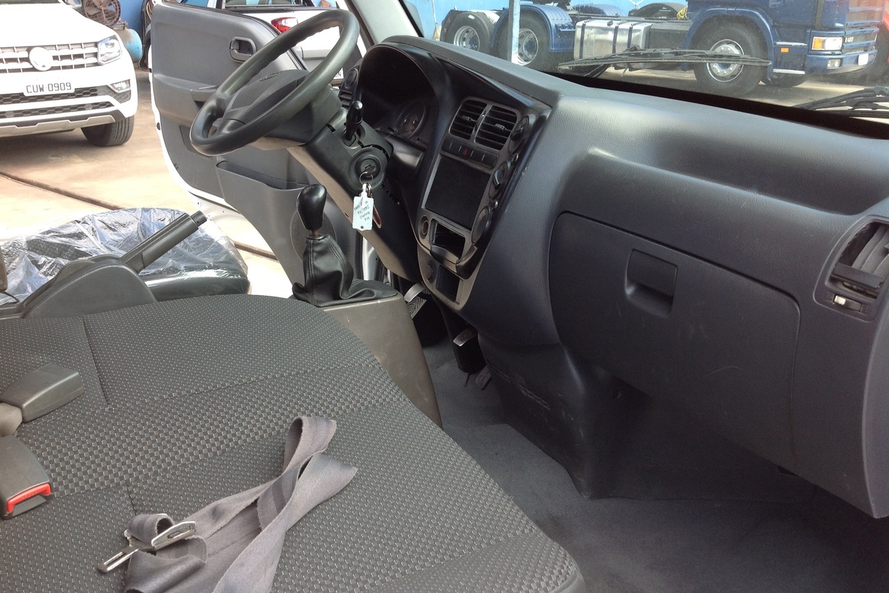 KIA 2700 - 06/06 9