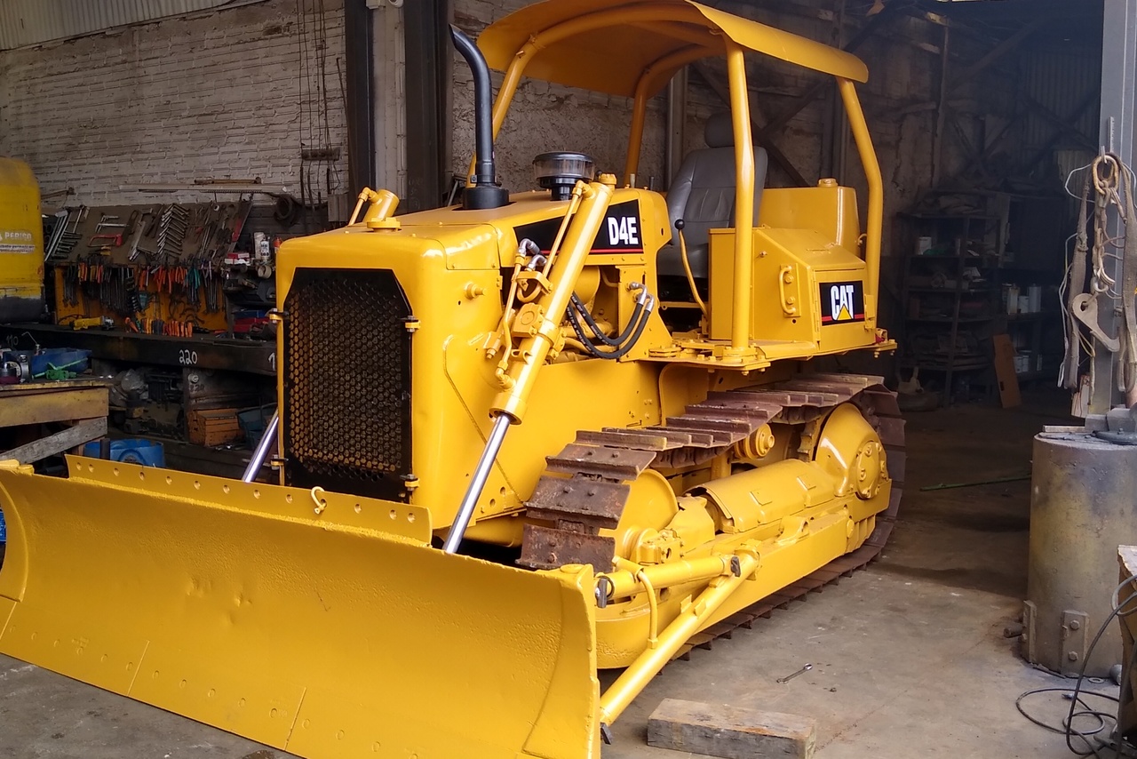 Caterpillar D4E - 81/81 5
