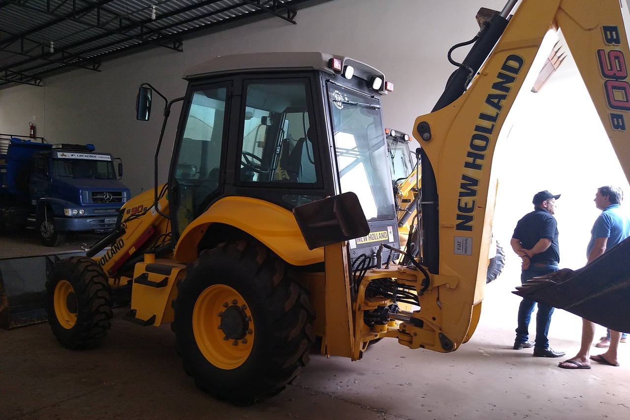 New Holland B90B - 13/13 3