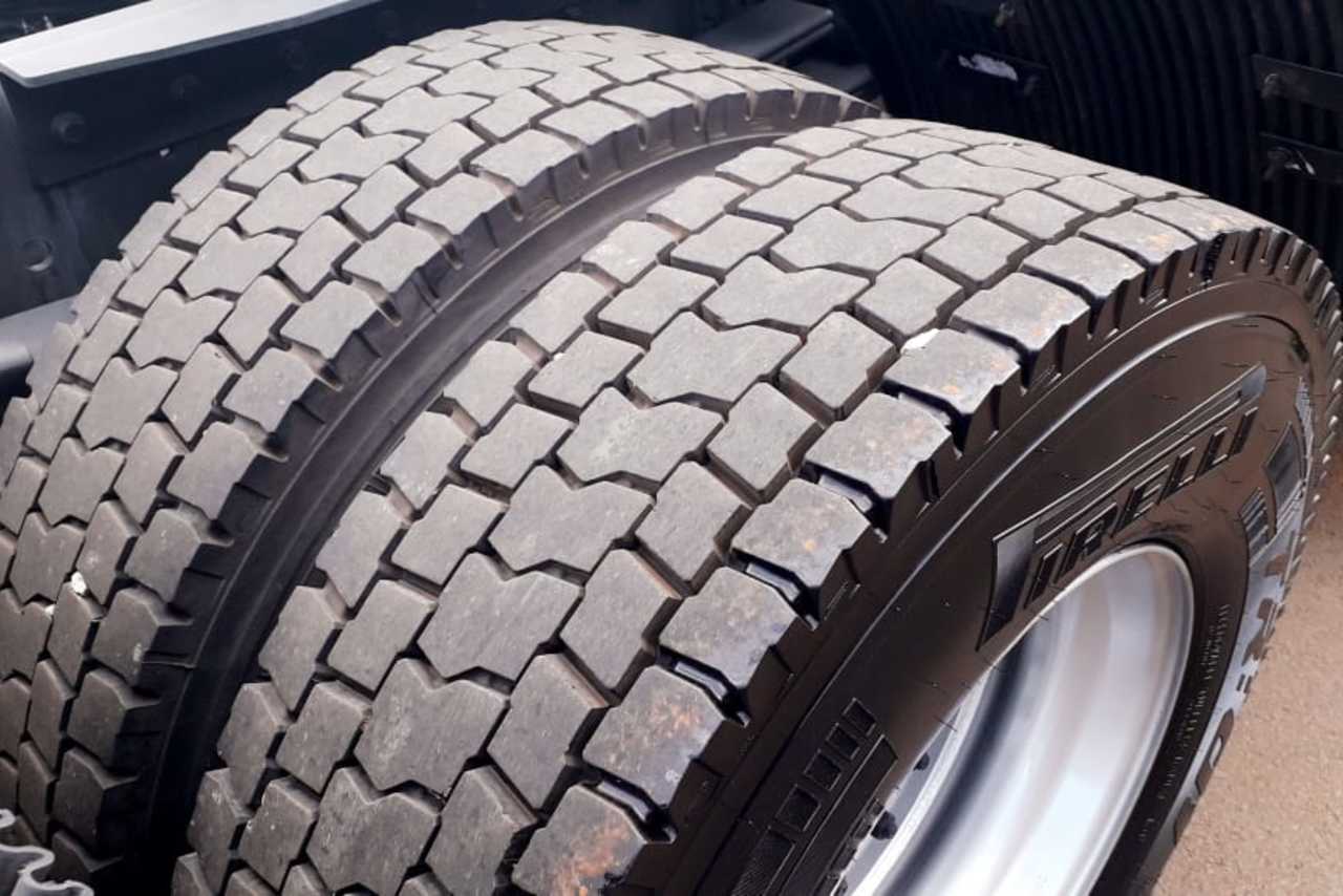 Ford Cargo 2042 - 13/13 14