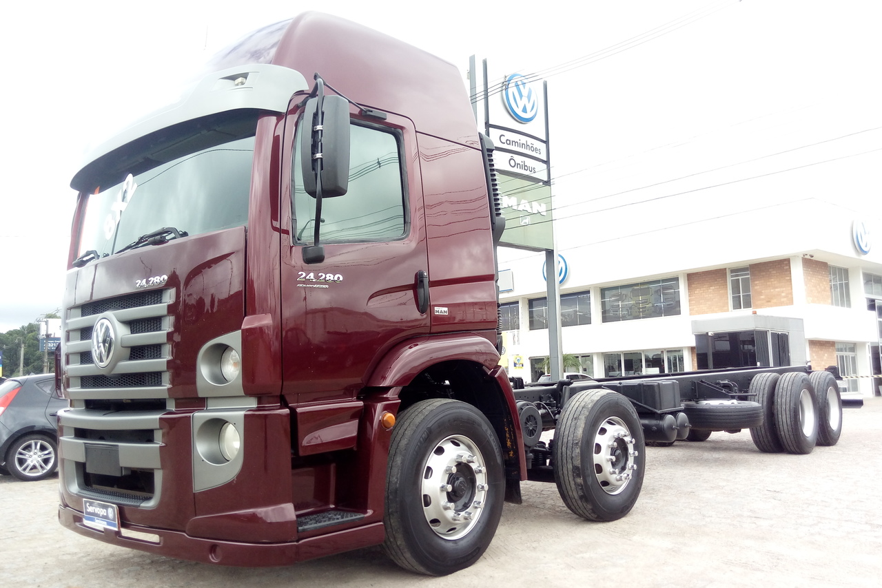 Volkswagen 24-280 E Constellation 6x2 -  3