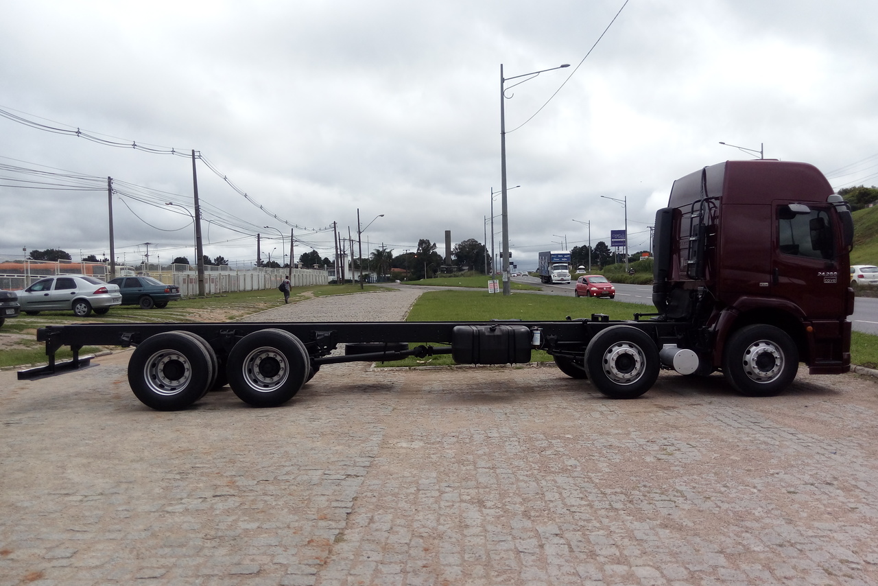 Volkswagen 24-280 E Constellation 6x2 -  4