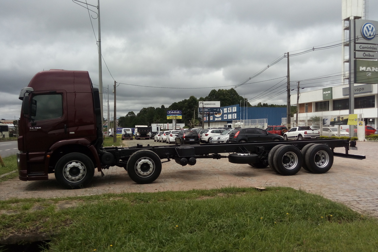 Volkswagen 24-280 E Constellation 6x2 -  5
