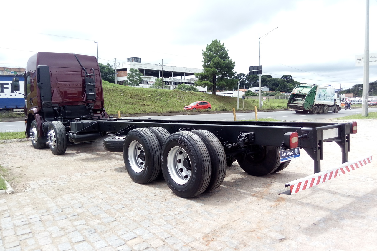 Volkswagen 24-280 E Constellation 6x2 -  8