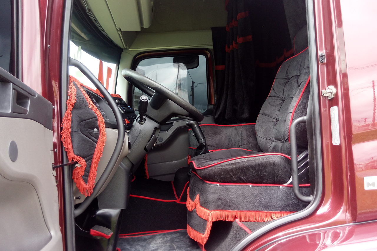 Volkswagen 24-280 E Constellation 6x2 -  9