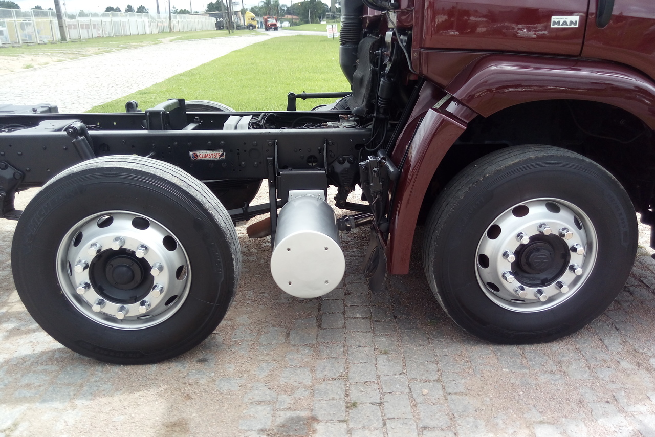 Volkswagen 24-280 E Constellation 6x2 -  17