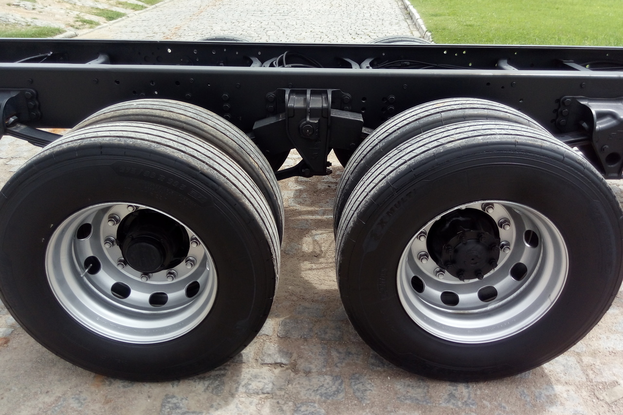 Volkswagen 24-280 E Constellation 6x2 -  18
