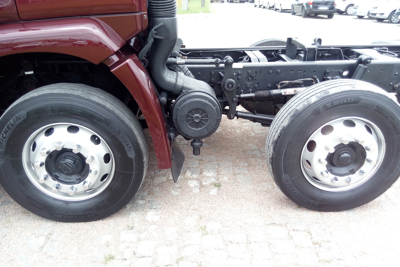 Volkswagen 24-280 E Constellation 6x2 -  19