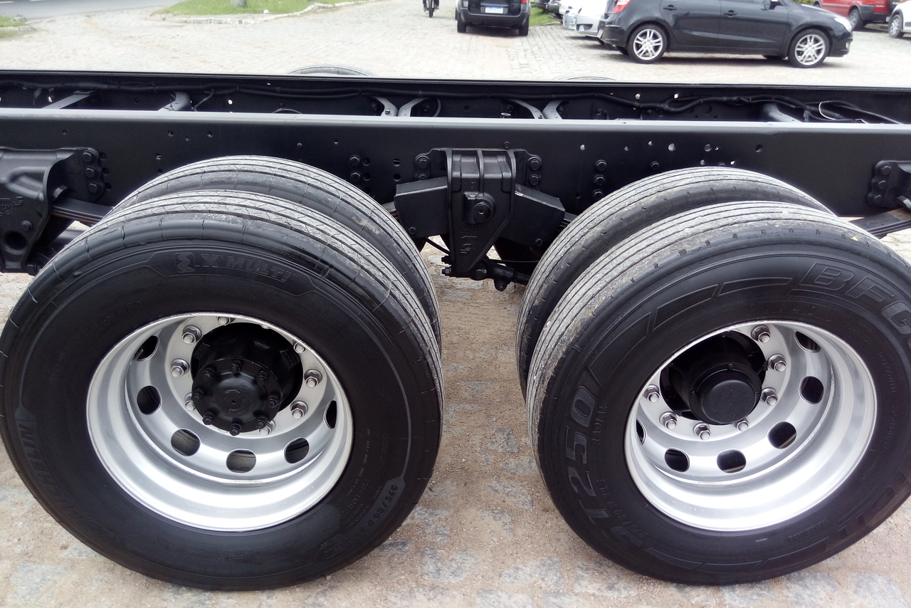 Volkswagen 24-280 E Constellation 6x2 -  20