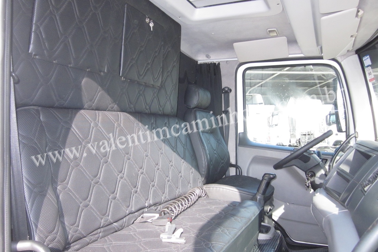 Volkswagen 24-250 E Constellation 3-Eixos - 10/10 6