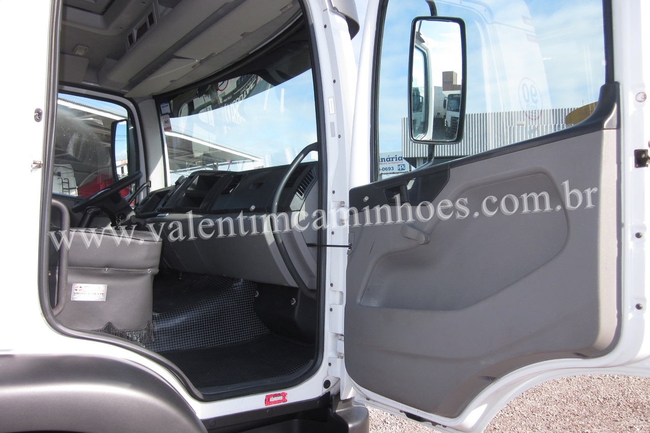 Volkswagen 24-250 E Constellation 3-Eixos - 10/10 12