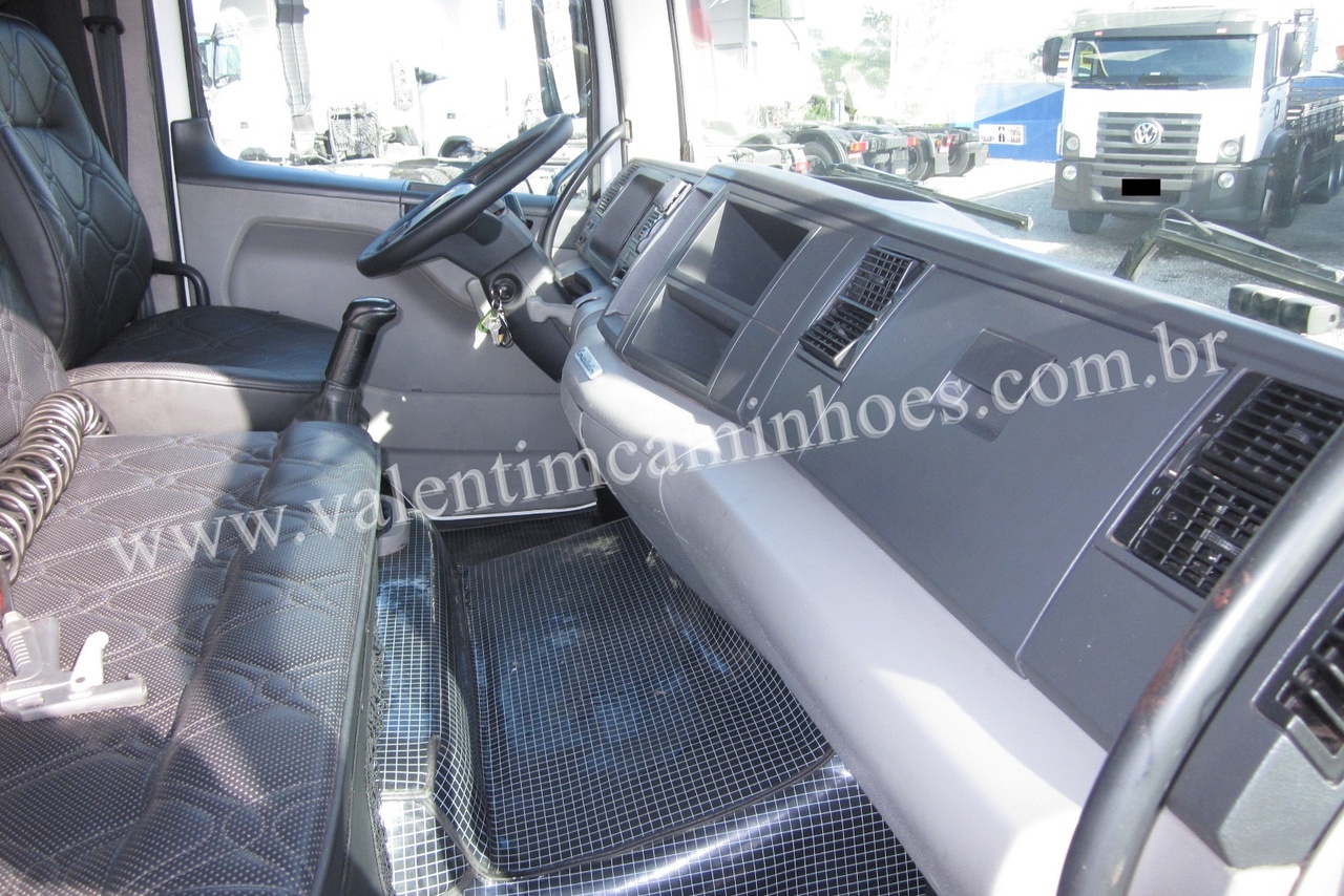 Volkswagen 24-250 E Constellation 3-Eixos - 10/10 17