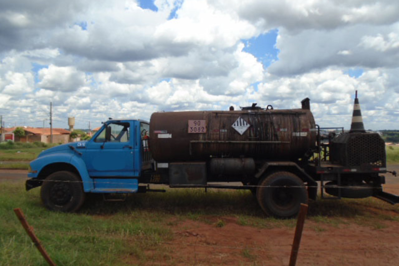 Ford F12000 - 95/95 7