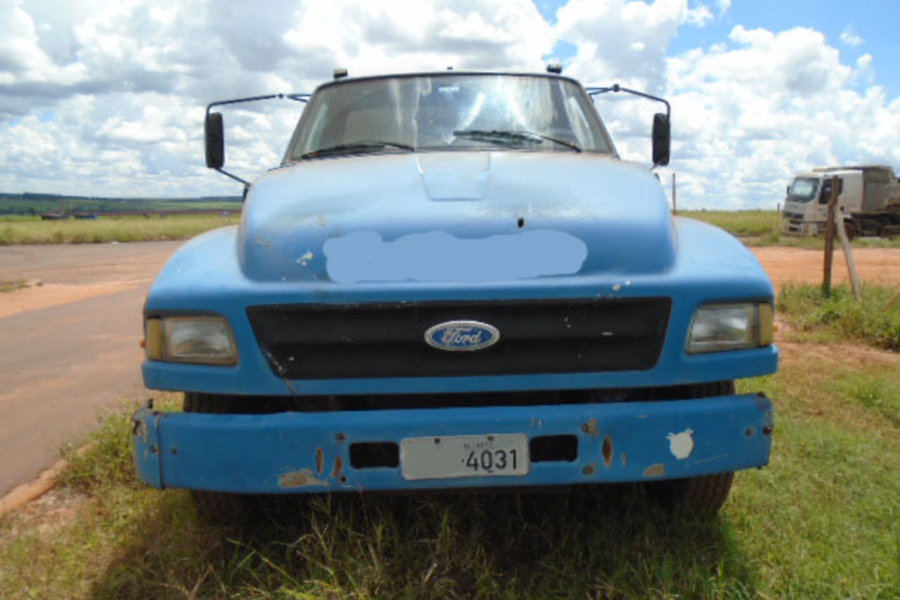 Ford F12000 - 95/95 13
