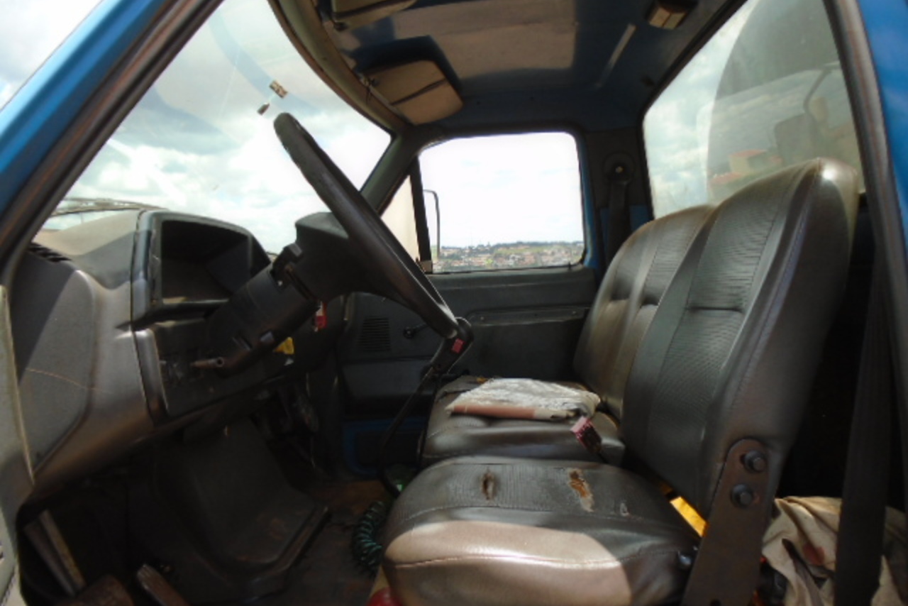 Ford F12000 - 95/95 14
