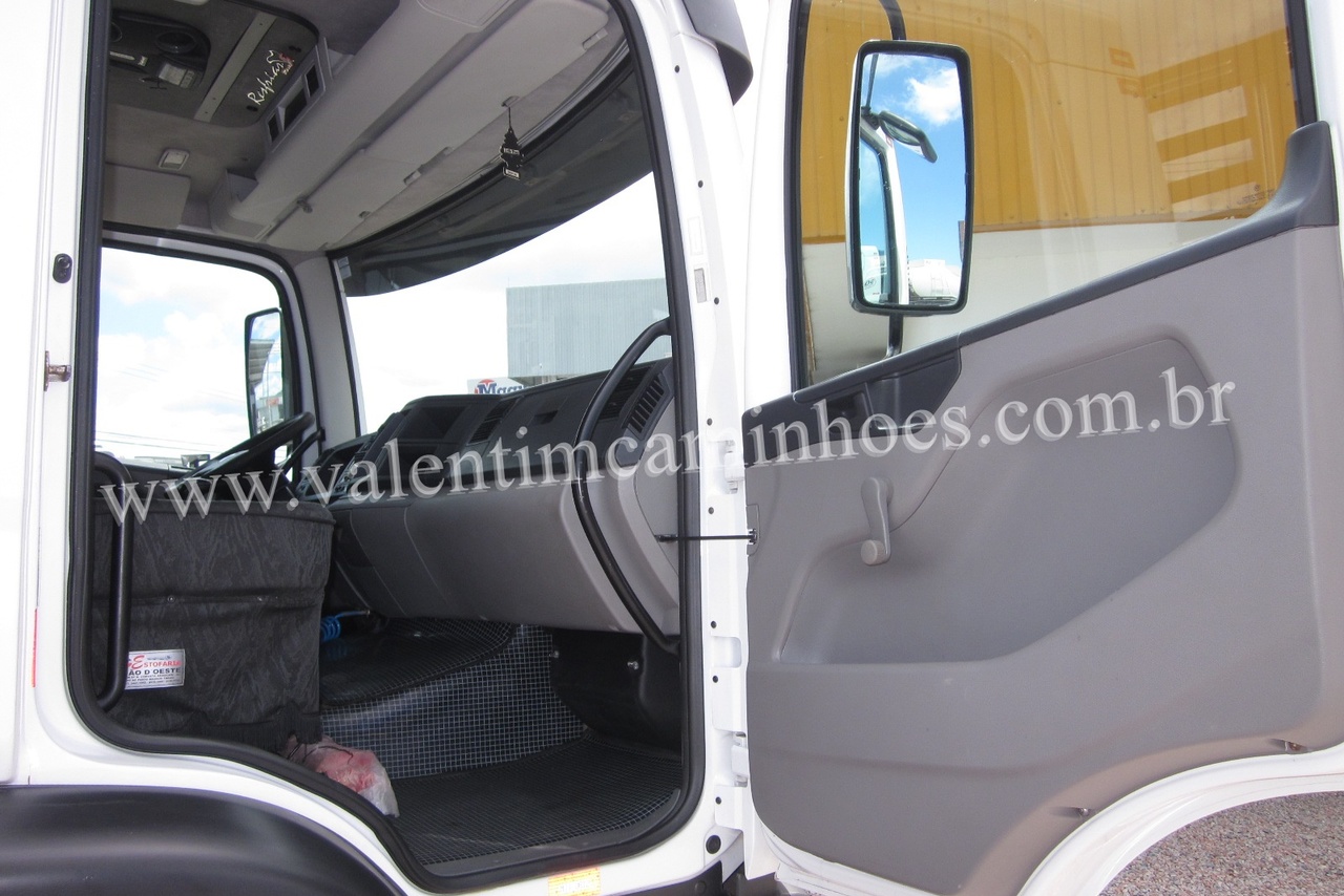Volkswagen 24-250 E Constellation 3-Eixos - 11/11 4
