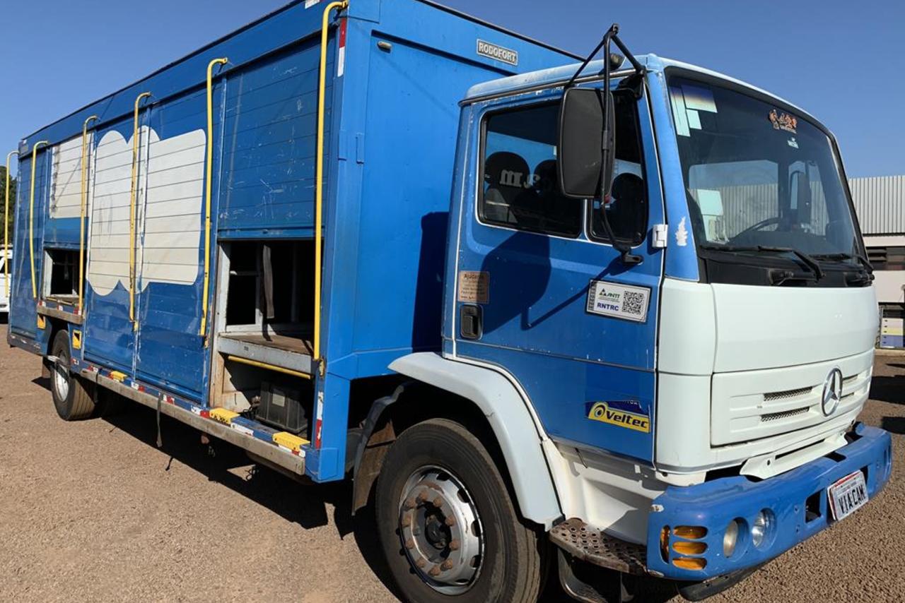 Mercedes Benz MB 1718 - 09/09 3
