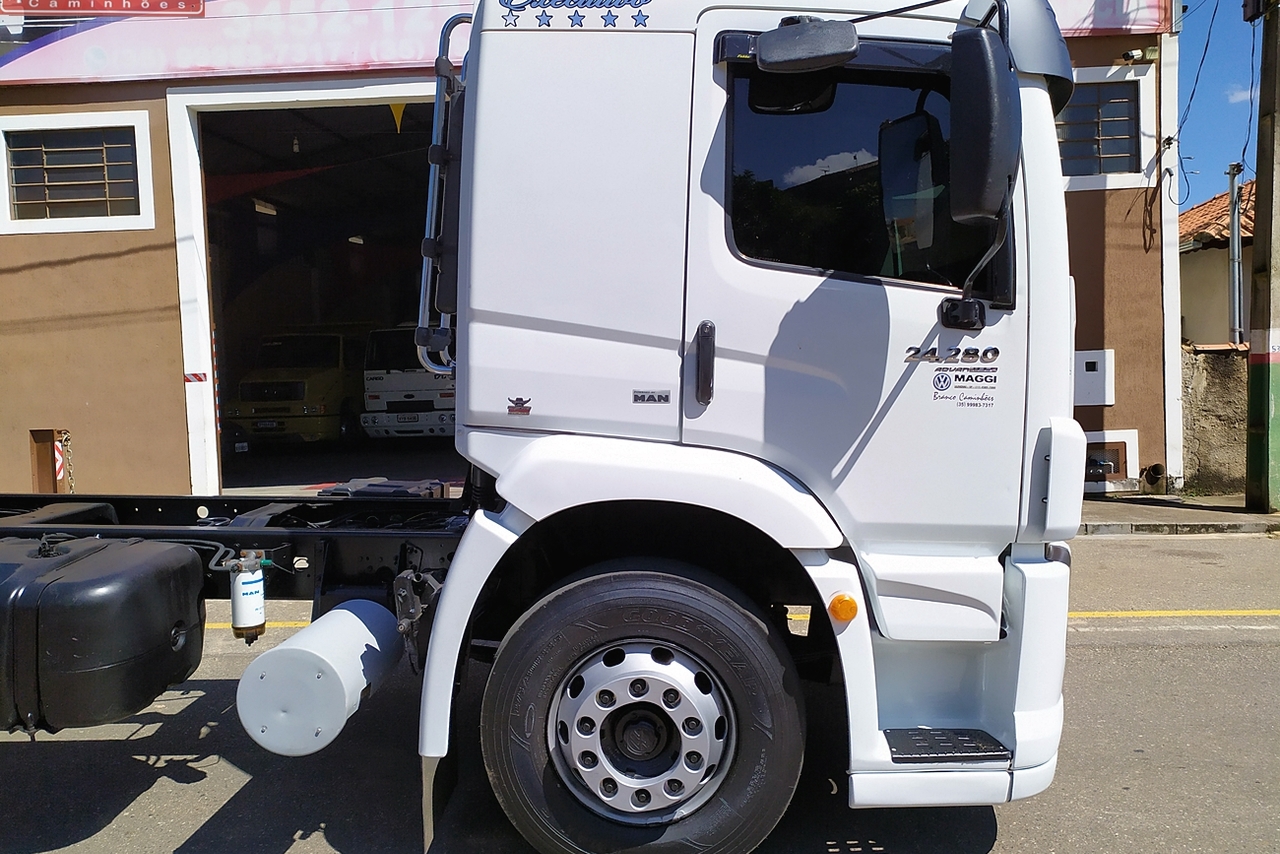 Volkswagen 24-280 E Constellation 6x2 - 14/14 11