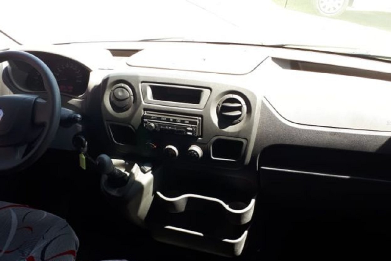 Renault Master Minibus - 16/17 2